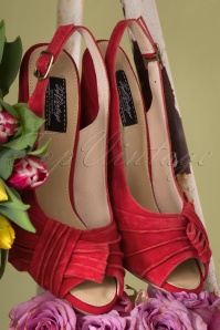 Lola Ramona ♥ Topvintage - June Grasp The Thorn pumps in rode roos 3