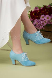 Lola Ramona ♥ Topvintage - 50s Ava La Vie en Rose Shoe Booties in Sky Blue and Cream 4