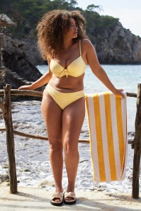 Cyell - Sunny Vibes Padded Bikini Top en Doré Aspen