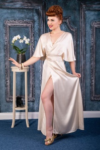 What Katie Did - 30s Satin Lounging Robe in Peach 2