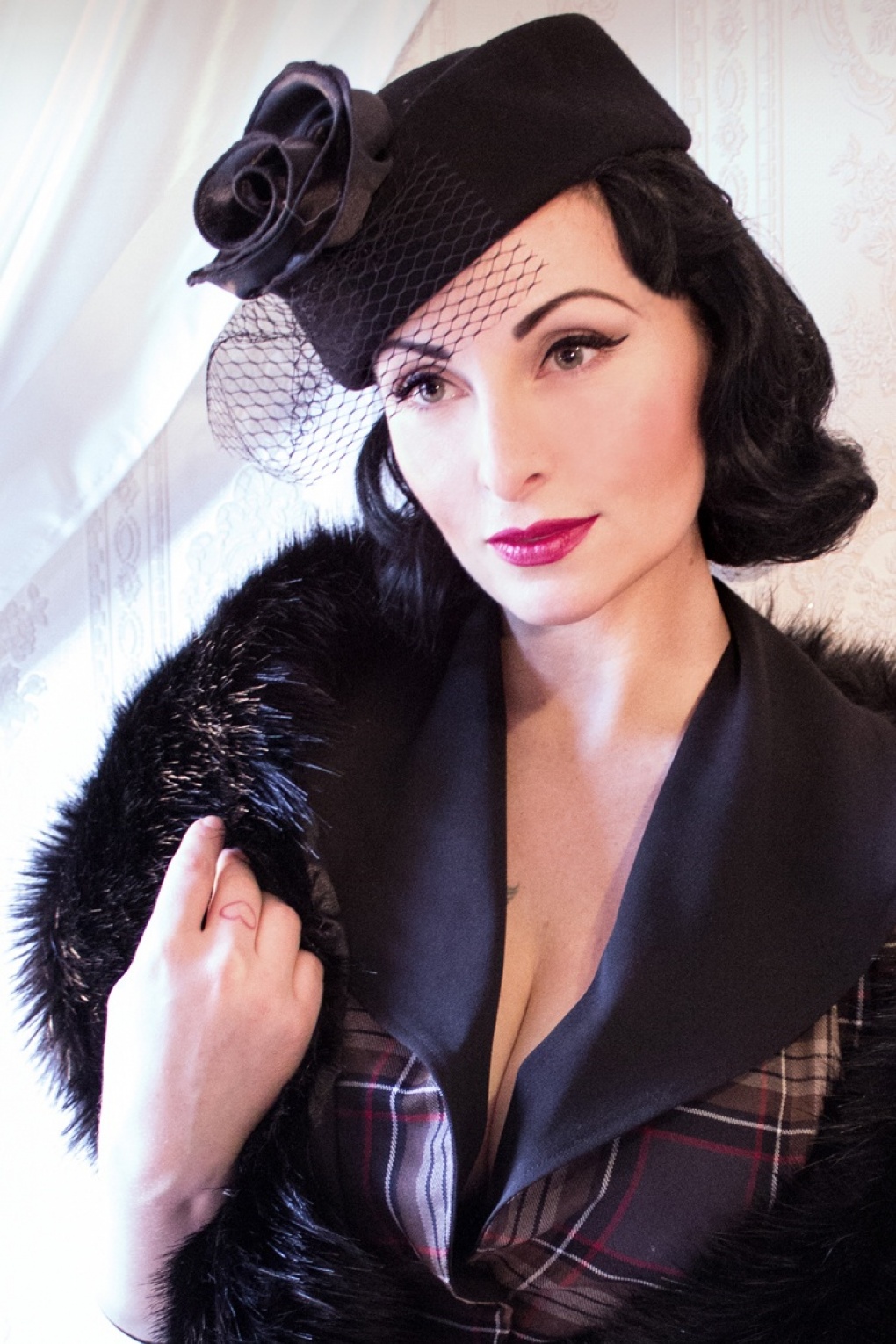 50s Rosie pillbox hat with veil in black