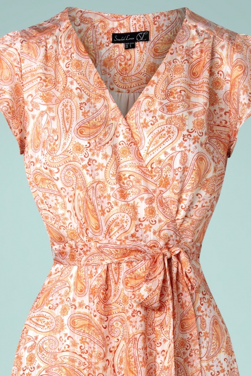 Smashed Lemon - 70s Melly Paisley Maxi Dress in White and Coral 2