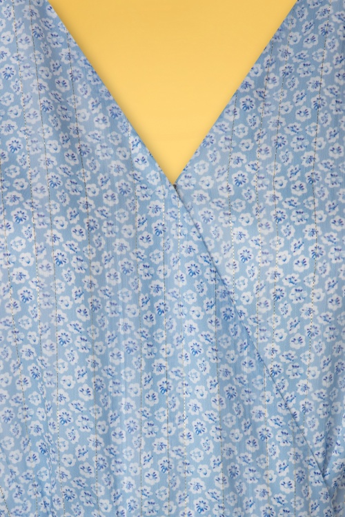Smashed Lemon - Melly Floral Maxi Dress Années 70 en Bleu Clair 3
