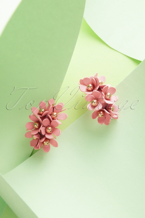 Day&Eve by Go Dutch Label - 60s Flower Stud Earrings in Gold and Pink 2