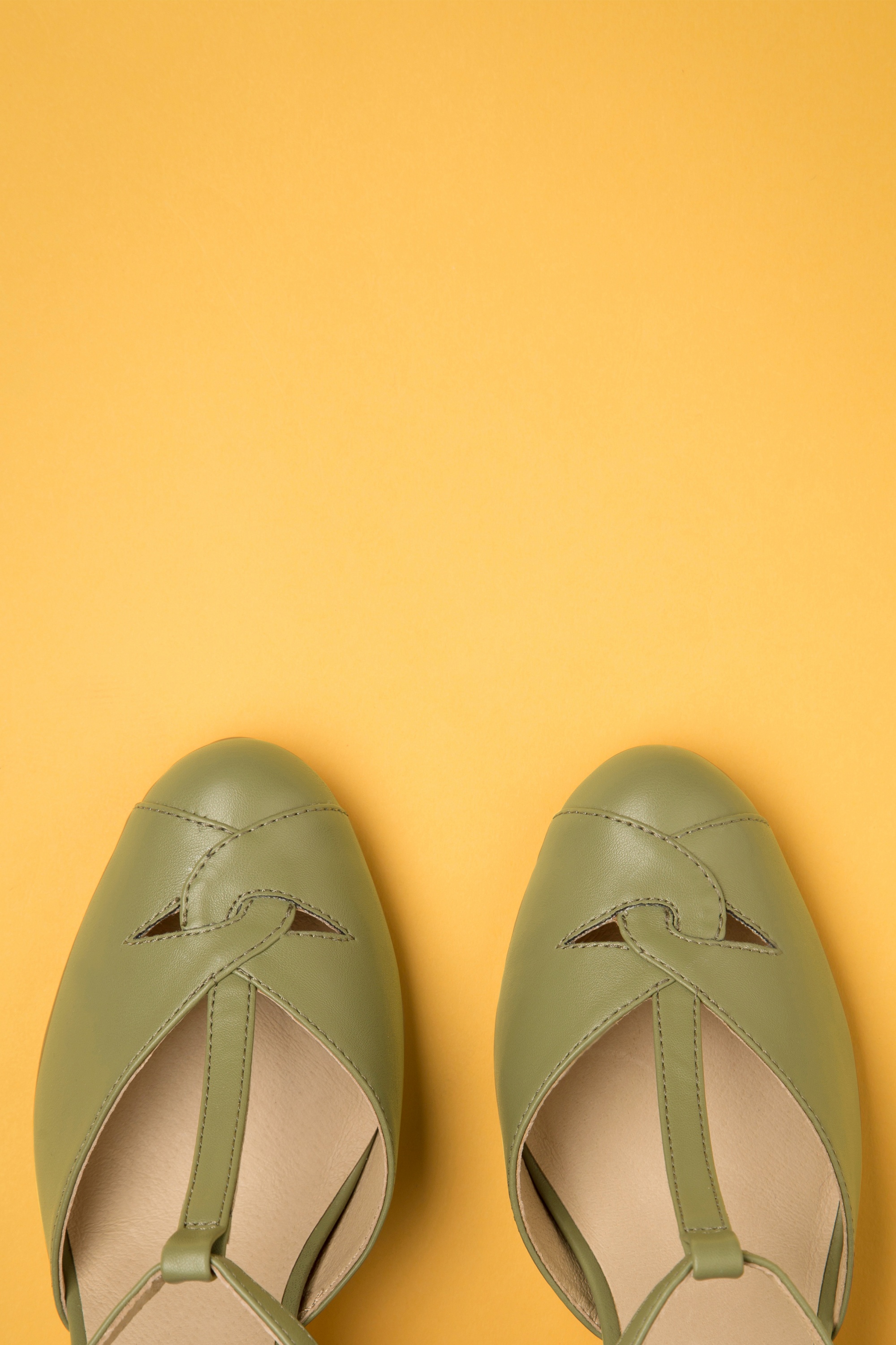 Chelsea Crew - Glinda T-Strap Pumps Années 50 en Sauge 3