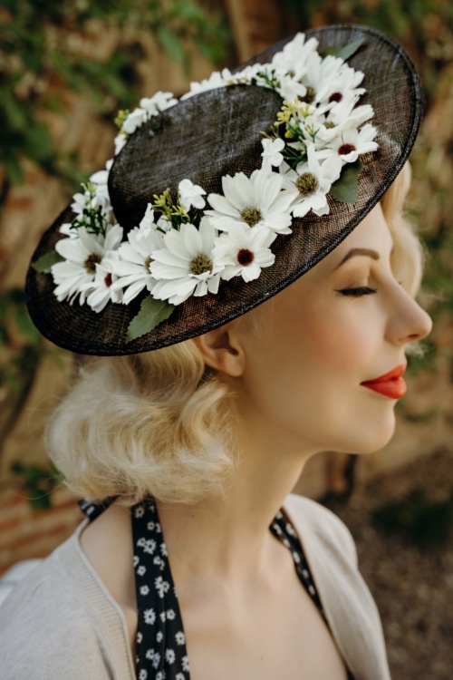 Collectif Clothing - Susan Flower Hat Années 50 en Noir