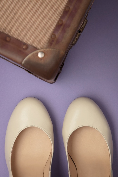 Topvintage Boutique Collection - 50s Jeane Classy Pumps in Cream 3