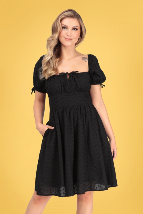 Collectif Clothing - Isla Broderie Anglaise Swing Dress Années 50 en Noir