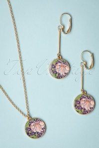 Lovely - 20s Buttercup Floral Necklace in Gold 3