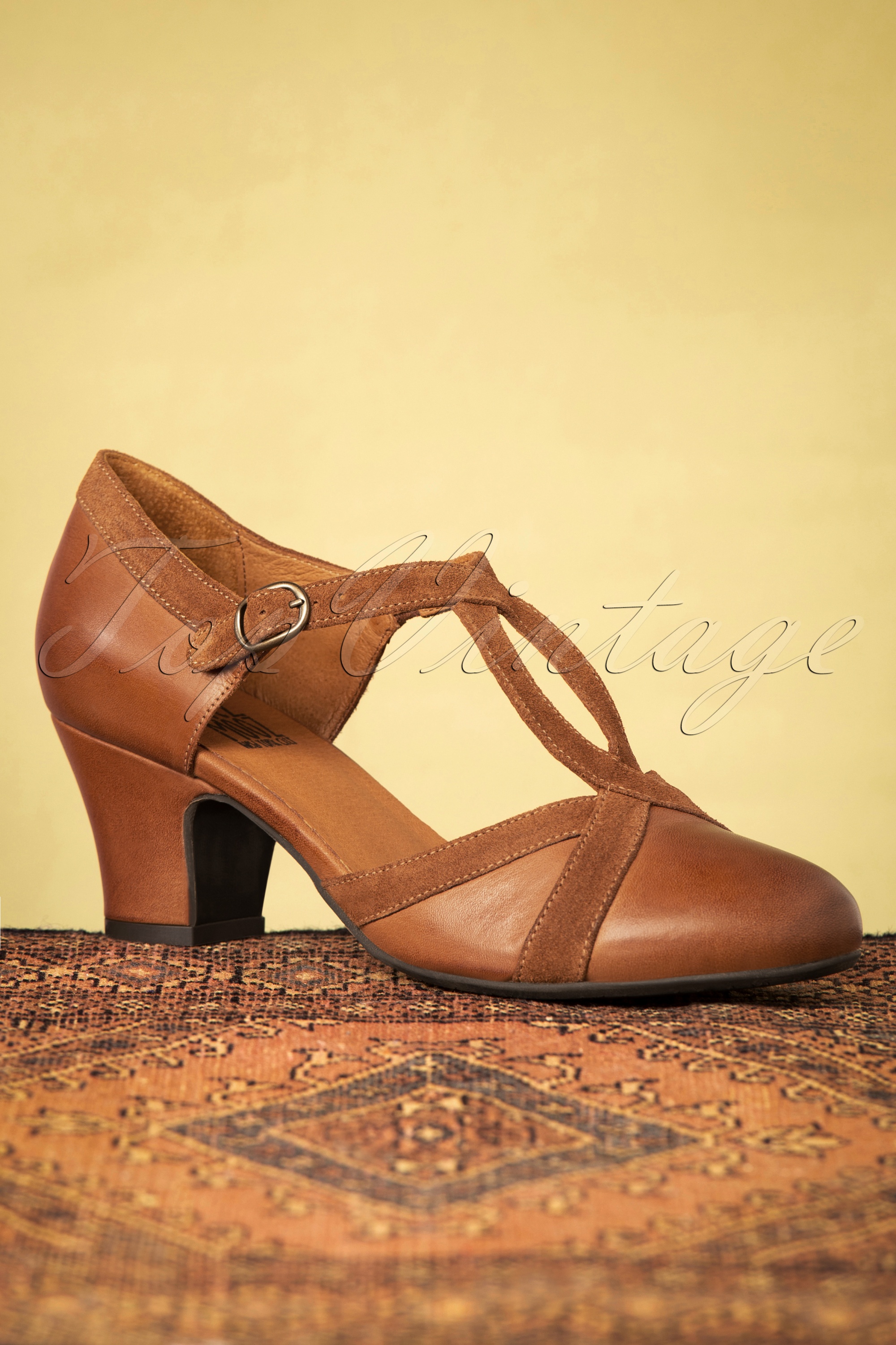 Miz Mooz - Fiorello T-Strap pumps in Brandy