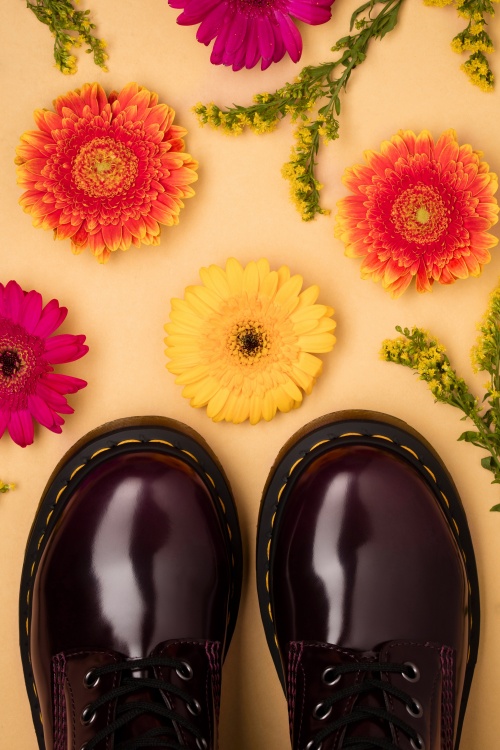 Dr. Martens - 1460 Vegane Oxford Rub Off Stiefeletten in Kirschrot 2