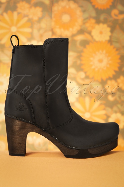 Clumpy's - 70s Brit Leather Ankle Booties in Black 4