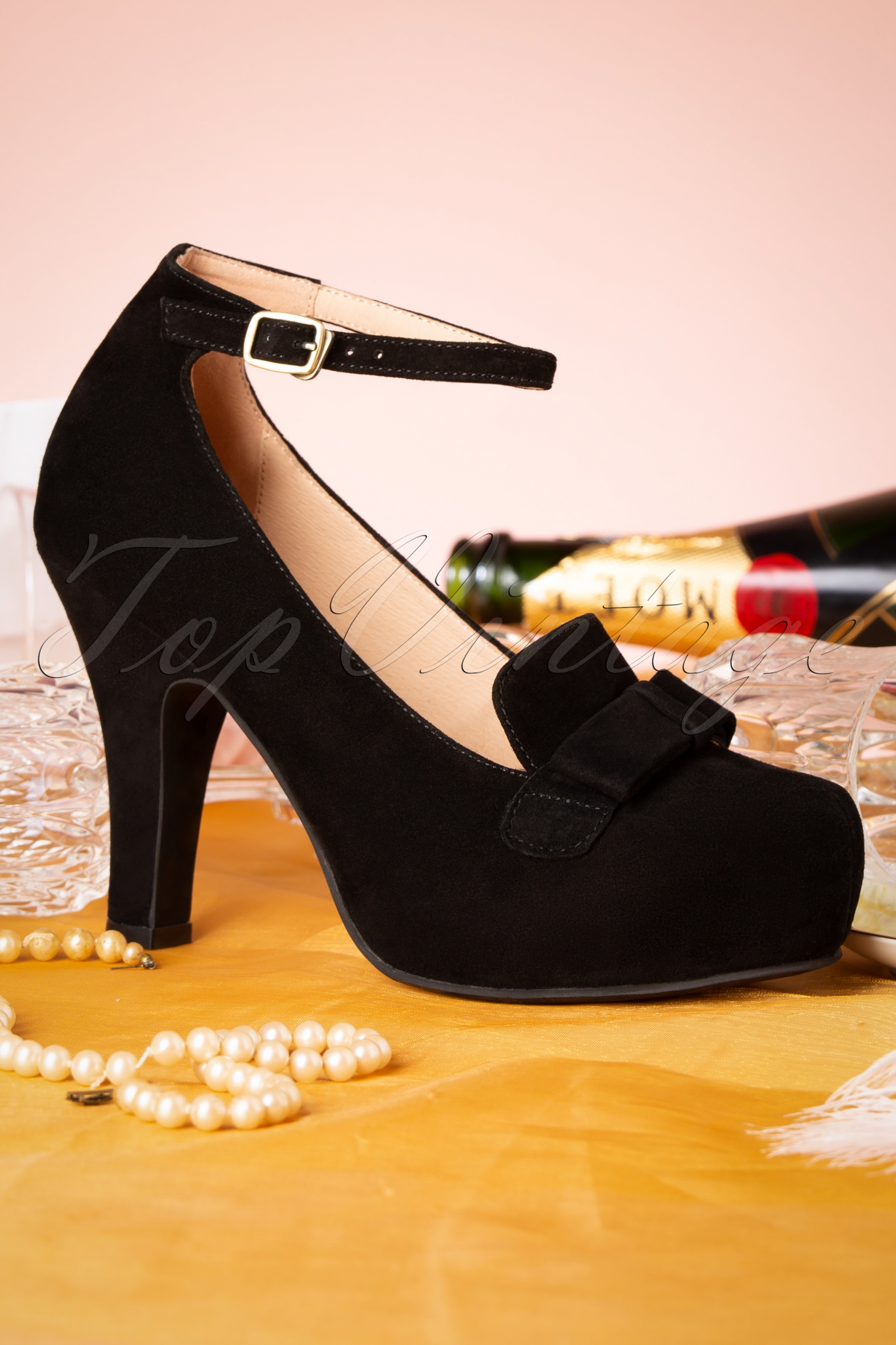 Lola Ramona ♥ Topvintage - Angie Aveline suède pumps in zwart 2