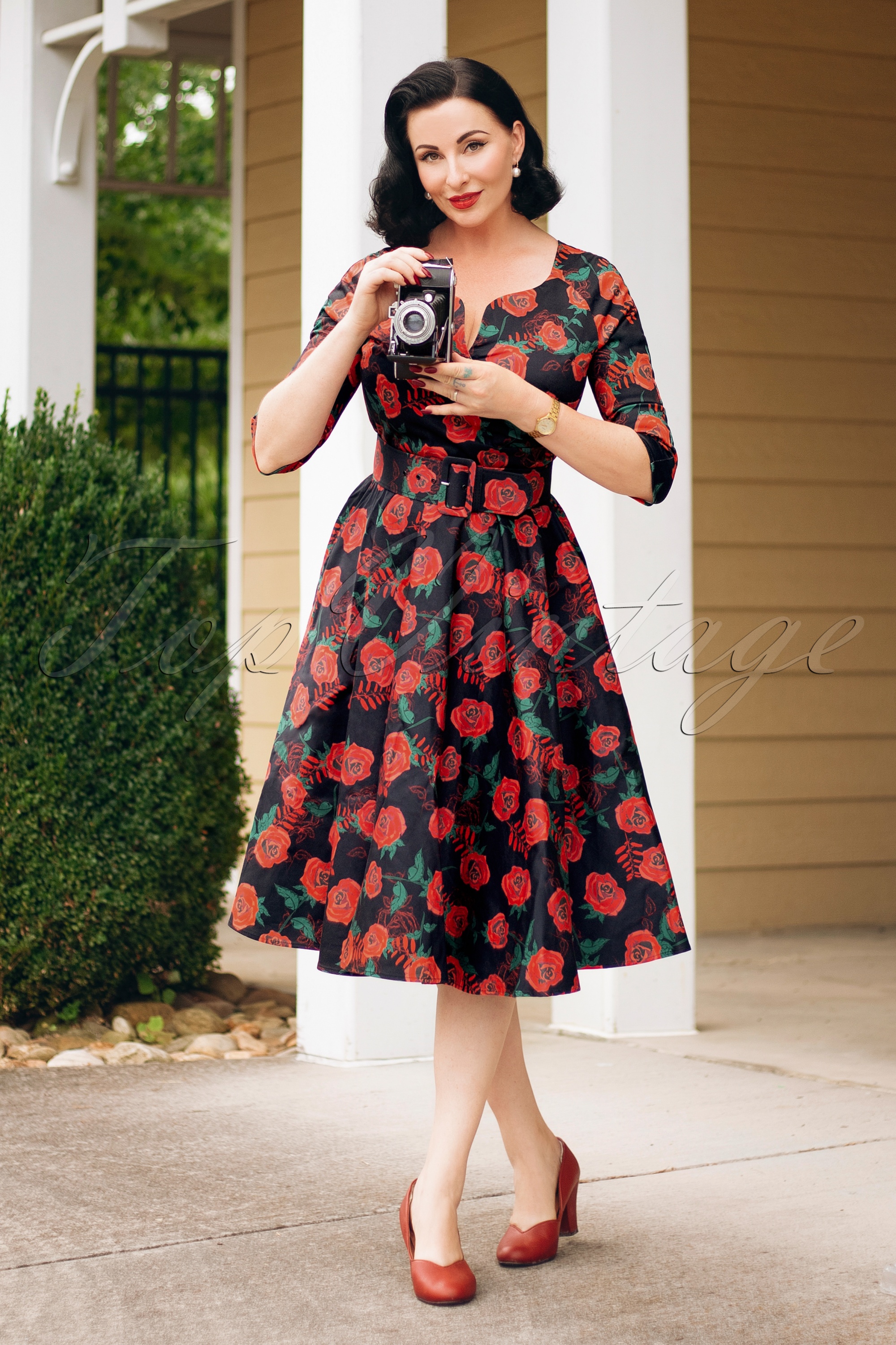 Vintage Diva  - The Bombshell Roses swing jurk in zwart 4