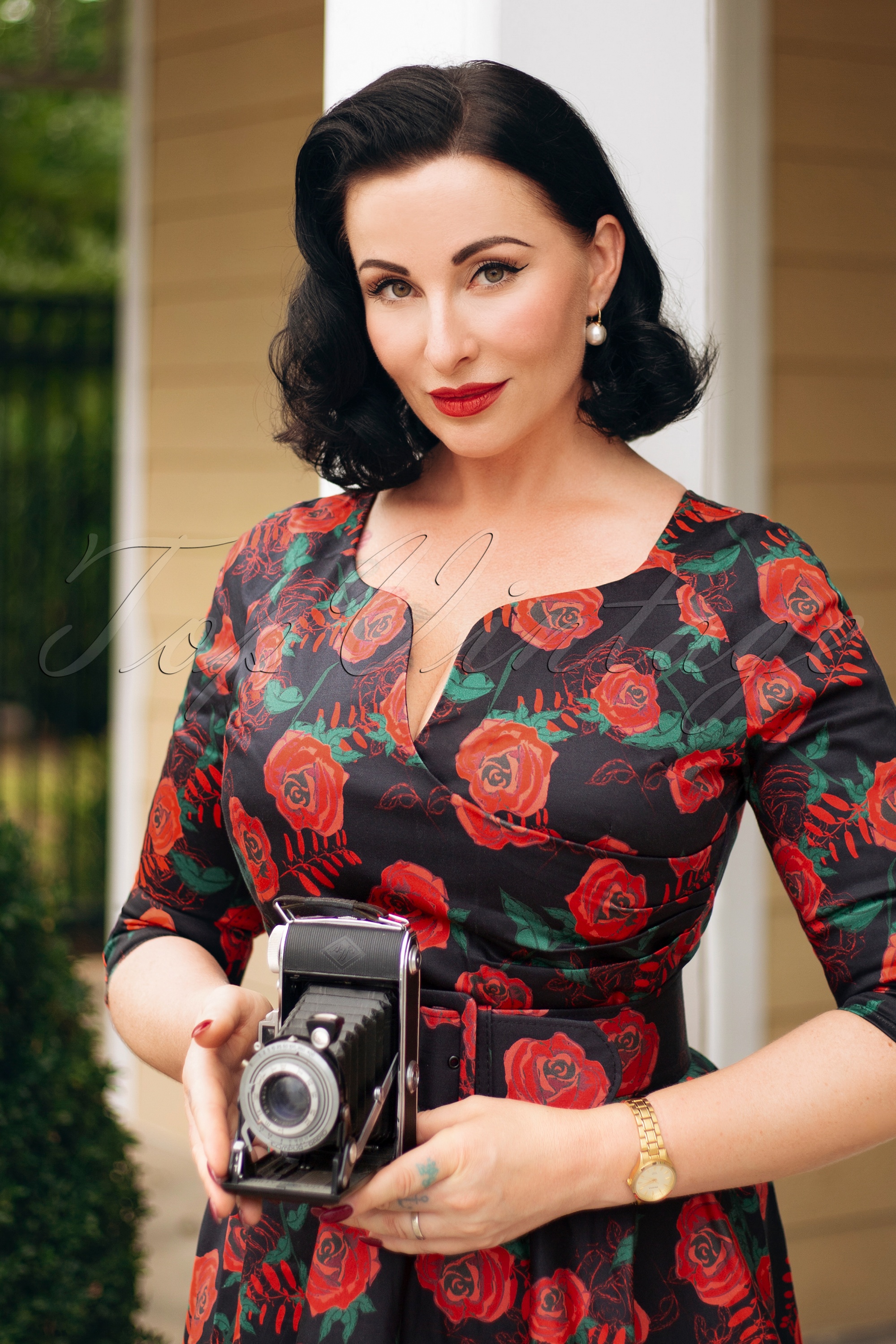 Vintage Diva  - The Bombshell Roses swing jurk in zwart 10