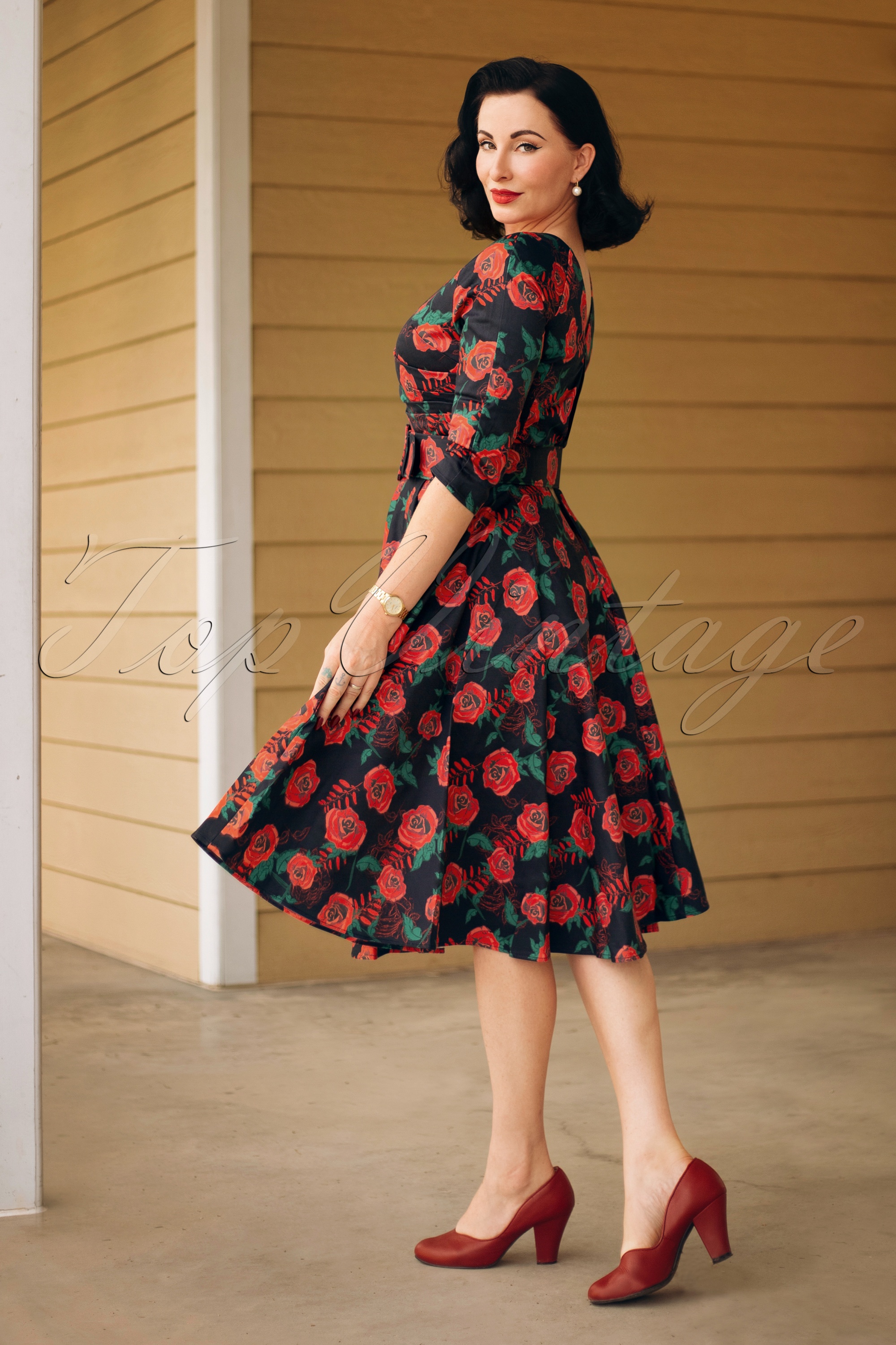 Vintage Diva  - The Bombshell Roses swing jurk in zwart 11