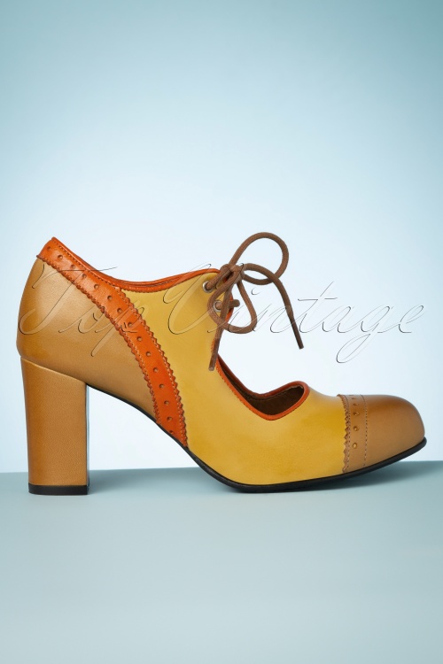 La Veintinueve - 60s Margot Leather Pumps in Orange and Cream 2