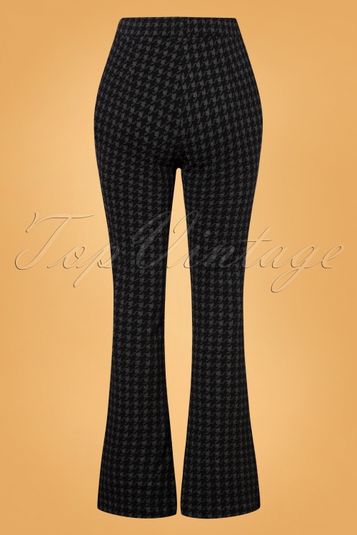 Smashed Lemon - 60s Davina Houndstooth Flared Trousers in Black and Grey 2
