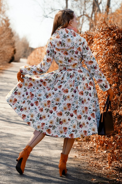 Miss Candyfloss - Loris Amber Floral Coat Années 50 en Blanc Automne 3