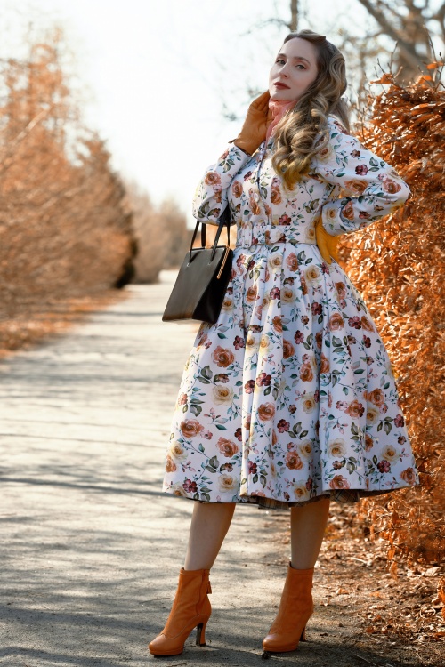 Miss Candyfloss - Loris Amber Floral Coat Années 50 en Blanc Automne