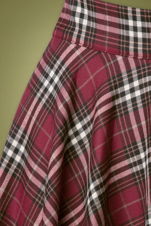 Banned Retro - 50s Winter Check Swing Skirt in Red 3