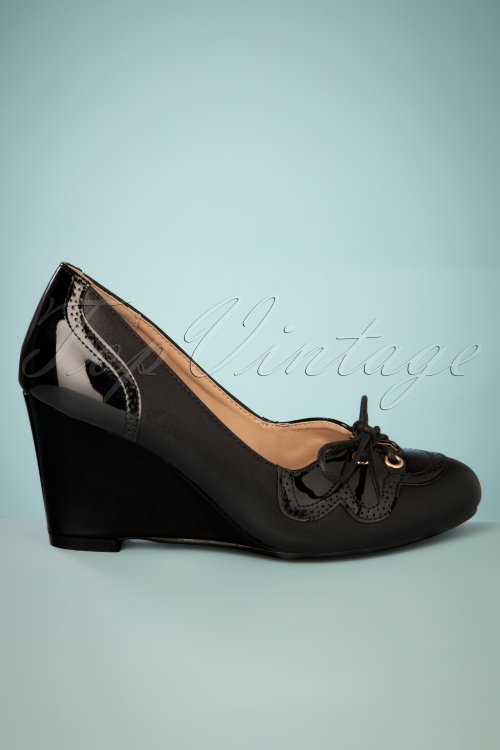 Banned Retro - 50s Vixen Scalloped Wedges in Black 2