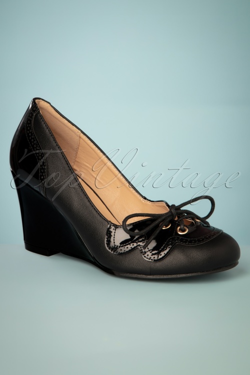 Banned Retro - 50s Vixen Scalloped Wedges in Black