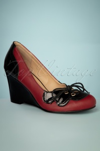 Banned Retro - 50s Vixen Scalloped Wedges in Red and Black