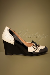 Banned Retro - 50s Vixen Scalloped Wedges in Black and Creamy White 2