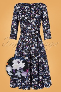 Hearts & Roses - Femmie floral swing jurk in zwart en paars 2