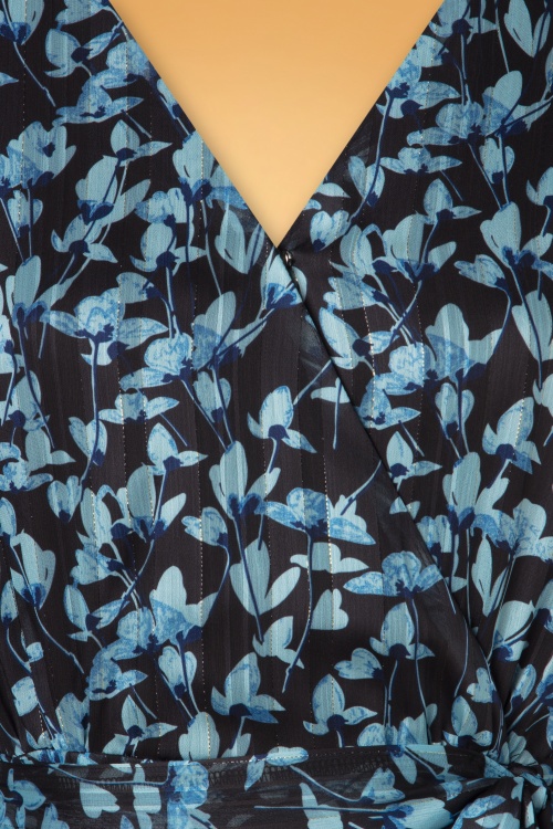 Smashed Lemon - Steffi Floral Maxi Dress Années 70 en Noir et Bleu 4