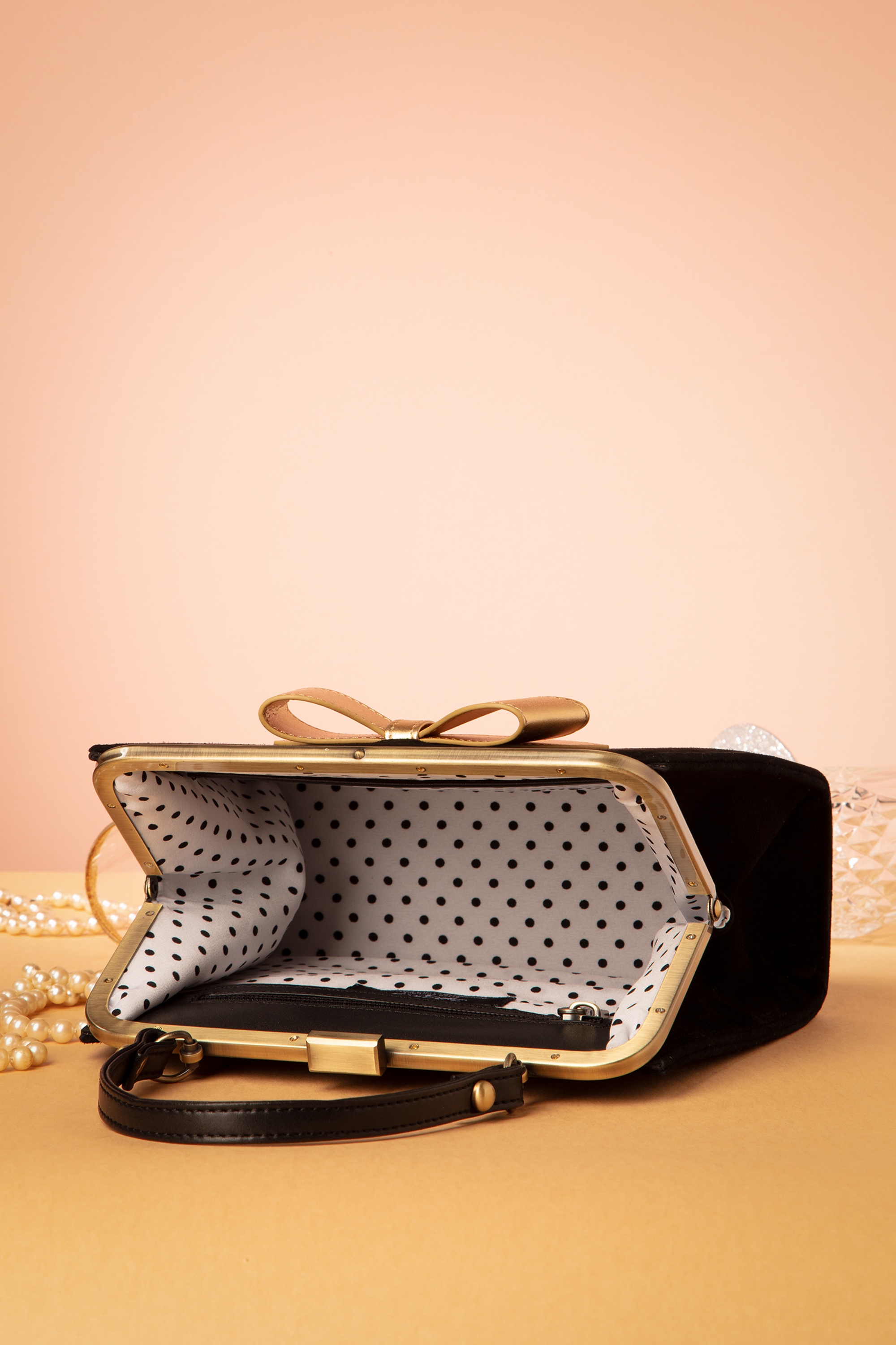 Lola Ramona ♥ Topvintage - Inès Handtasche in Schwarz und Gold 4