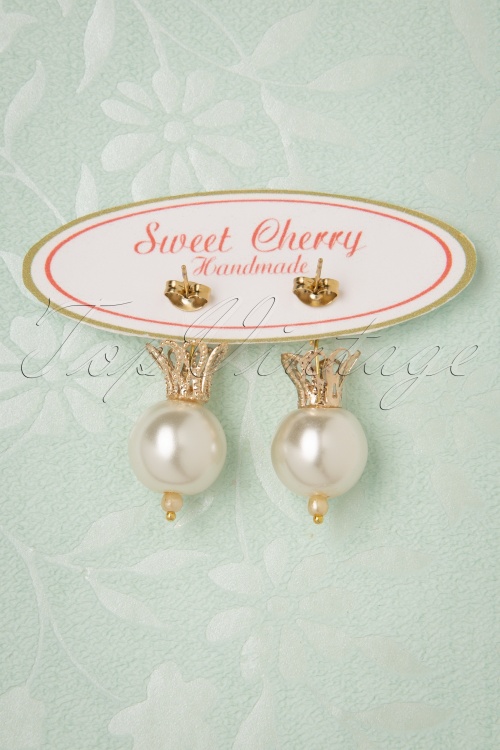 Sweet Cherry - Gouden kroon parel oorbellen in ivoor 2