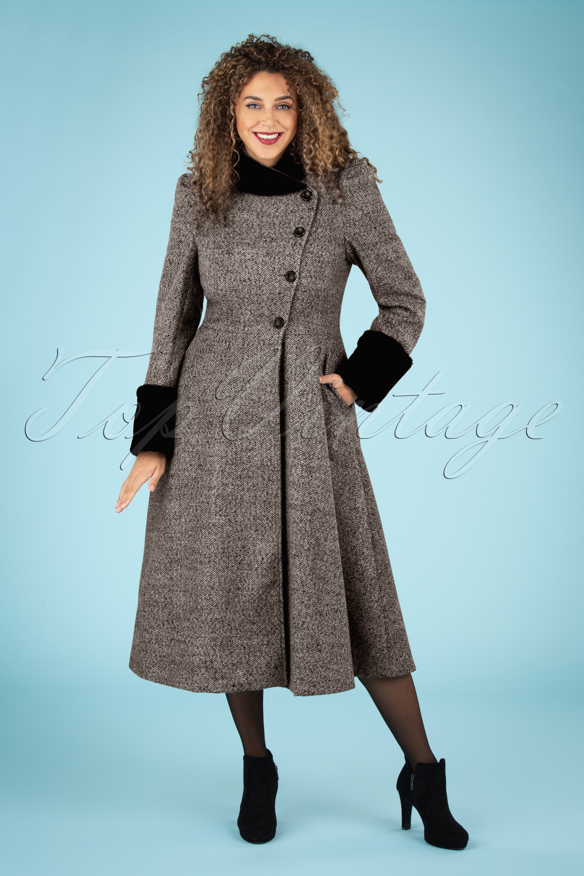 Vixen Violetter Mantel mit Pelzbesatz in Grau | Einkaufen bei 