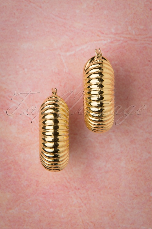 Topvintage Boutique Collection - Caterpillar oorringen in goud 2
