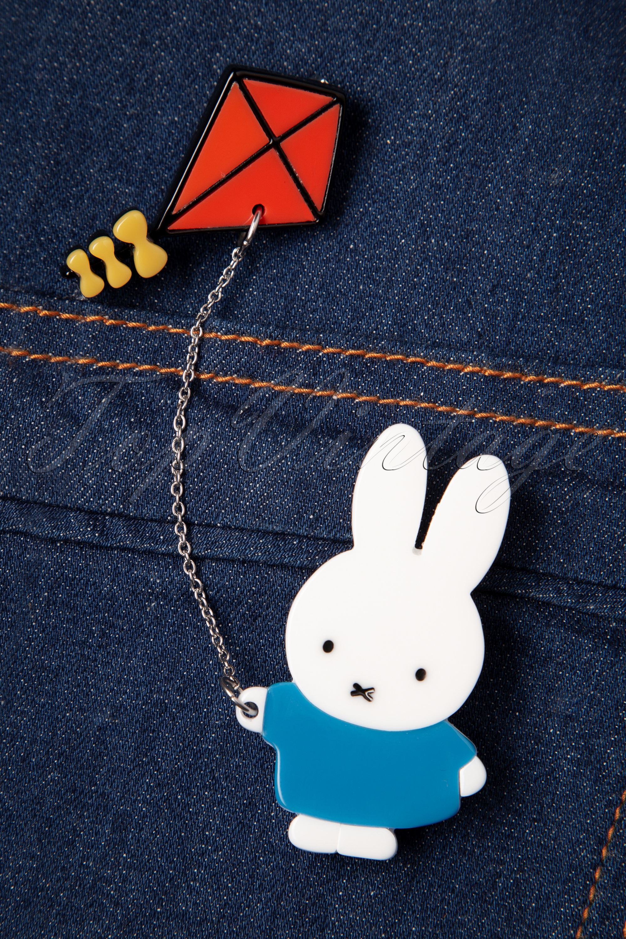 Erstwilder - Miffy Flies a Kite broche