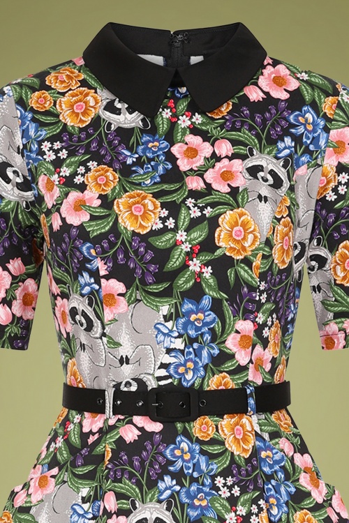 Collectif Clothing - Winona Floral Forest Raccoon Swing Dress Années 50 en Noir 4