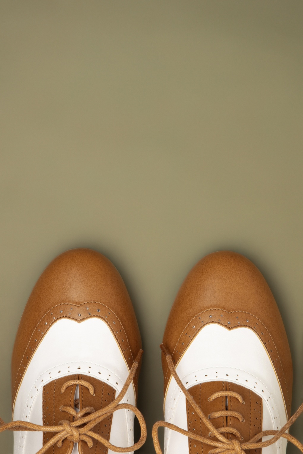 Lulu Hun 40s Holly Oxford Block Heel Pumps in Brown