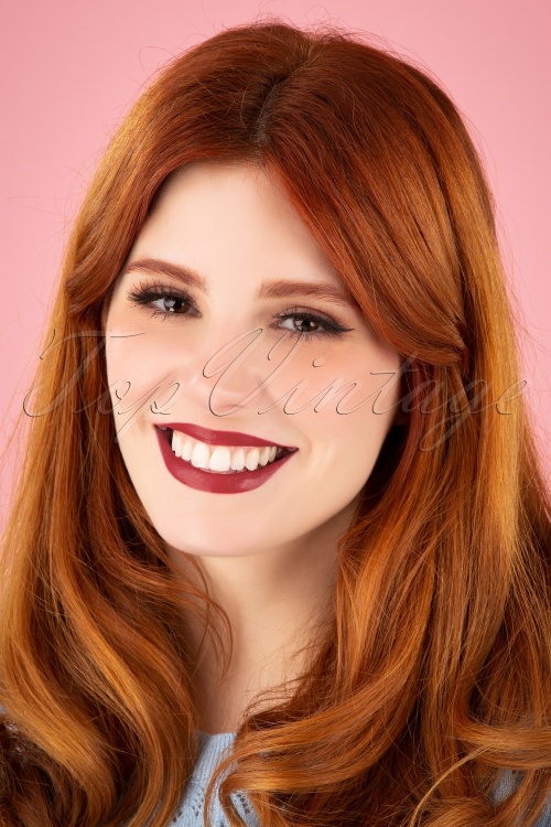 Bésame Cosmetics - Classic Colour Lipstick en Mary Red 6