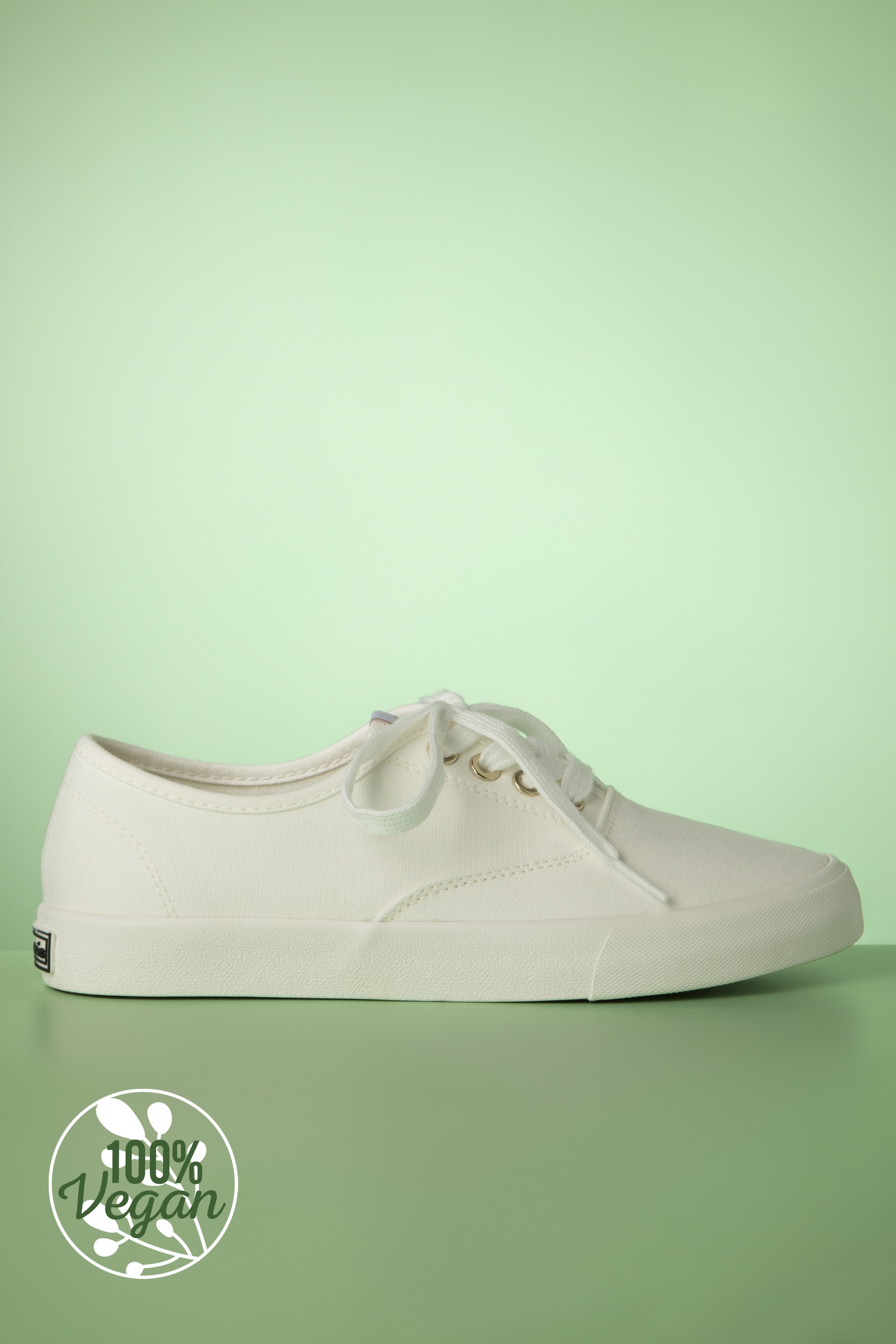 Tamaris 50s Chloe Canvas Sneakers in Off White Shop at Topvintage