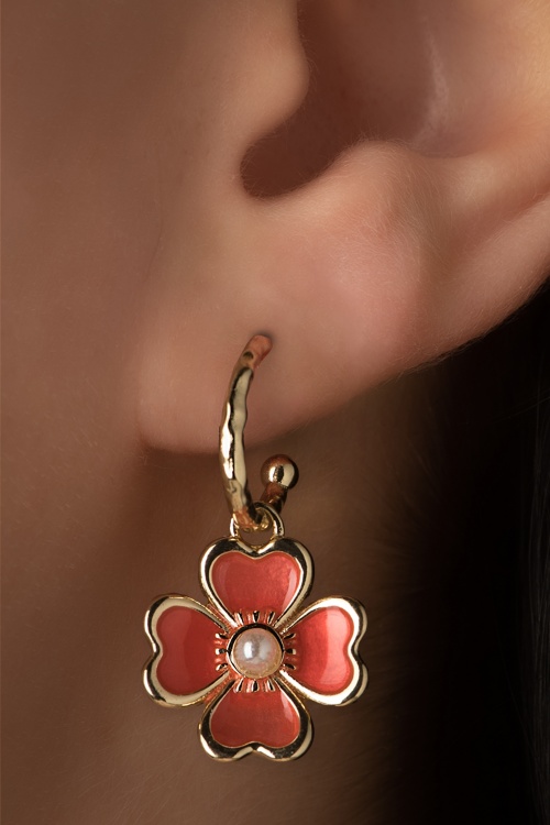 Day&Eve by Go Dutch Label - Flower Pearl Earrings in Gold and Coral