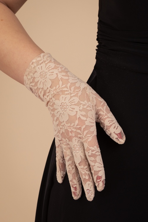 Juliette's Romance - Capucine Lace Gloves in Powder 