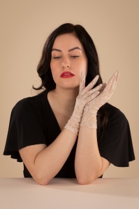 Juliette's Romance - Capucine Lace Gloves en Rose Poudré 2