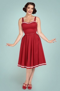Collectif Clothing - Nova Heart Trim Swing Dress en Rouge 3