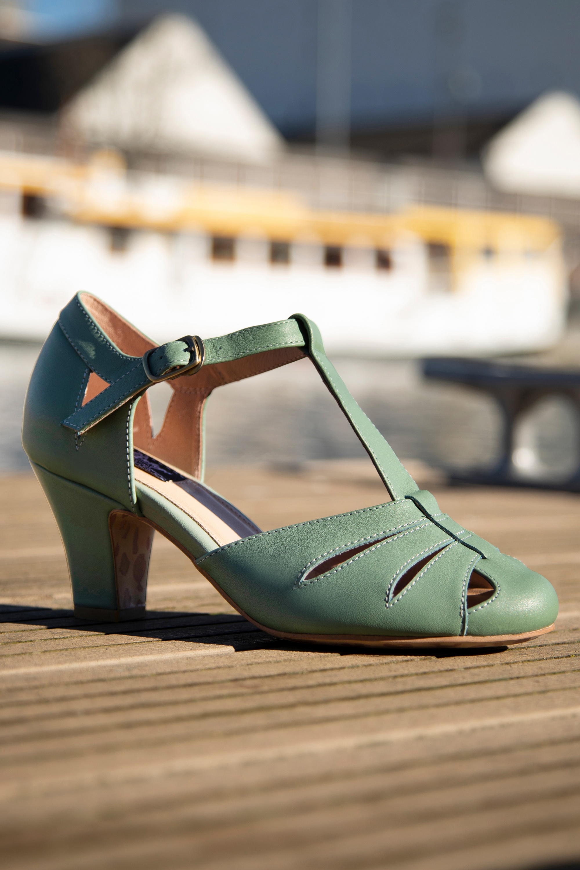 Lola Ramona ♥ Topvintage - Ava Sunshine Chaser pumps in viltspaatgroen 2