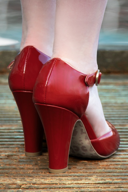 Lola Ramona ♥ Topvintage - June Effortlessly Elegant Patent Pumps in Fiery Red 5