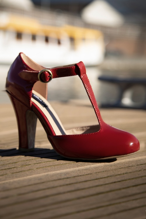 Lola Ramona ♥ Topvintage - June Effortlessly Elegant Patent Pumps in Fiery Red 2