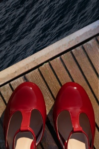 Lola Ramona ♥ Topvintage - June Effortlessly Elegant Patent Pumps in Fiery Red 3