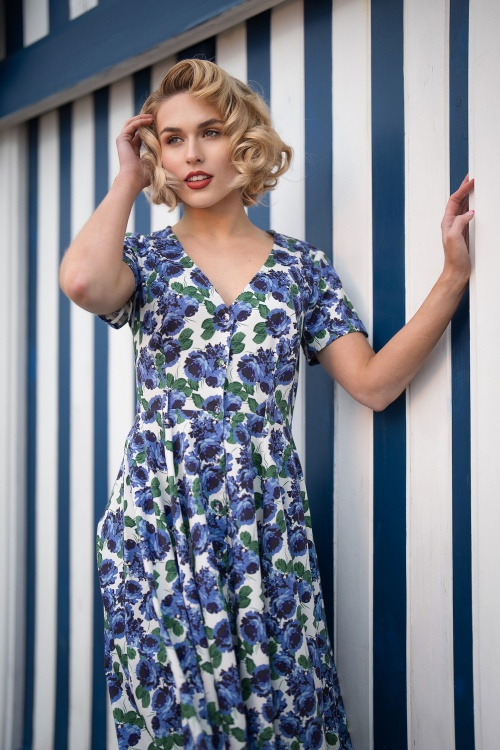 Collectif Clothing - Shana Pretty Roses swing jurk in wit en blauw 3