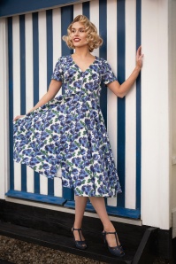 Collectif Clothing - Shana Pretty Roses Swing Dress in White and Blue